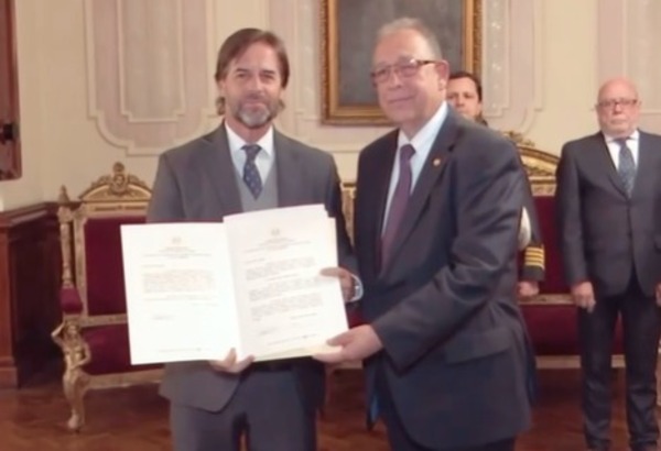 Embajador paraguayo ante Uruguay presentó cartas credenciales al presidente Lacalle Pou - .::Agencia IP::.
