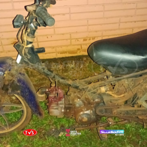 CAPITÁN MEZA: MOTOCICLISTAS LESIONADOS TRAS ACCIDENTE - TVS