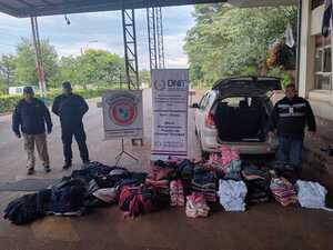 INCAUTAN VEHÍCULO CON PRENDAS DE CONTRABANDO EN CNEL. BOGADO - Itapúa Noticias