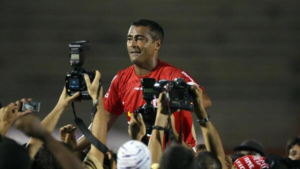Romário: "Hoy haría más de 2.000 goles porque los jugadores son muy burros"