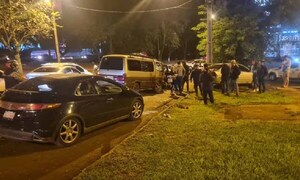 Hombre abandona a su familia en el vehículo tras ocasionar múltiple choque en Ciudad del Este – Prensa 5