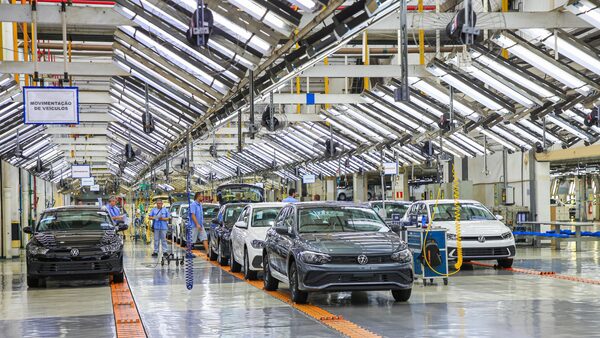 Volkswagen paraliza tres plantas m谩s en Brasil por el impacto de las inundaciones - Revista PLUS