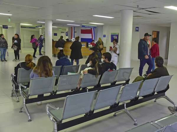 IPS: asegurados rechazan cambios en admisión y piden bajar salario de consejeros - Nacionales - ABC Color