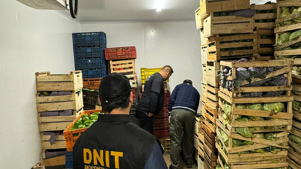 DNIT incautan mercadería sin documentos de un supermercado en la ciudad de Capiatá