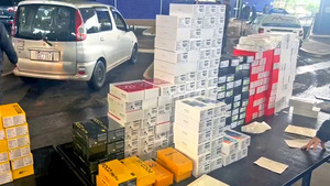 Incautan 450 celulares en el Puente de la Amistad - La Clave