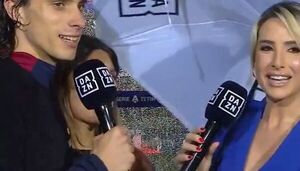 Novia de jugador del Bologna “marcó territorio” durante entrevista