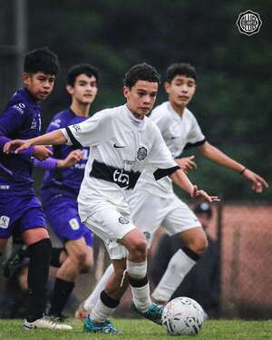 Cima franjeada en la Sub 13 - Fútbol - ABC Color