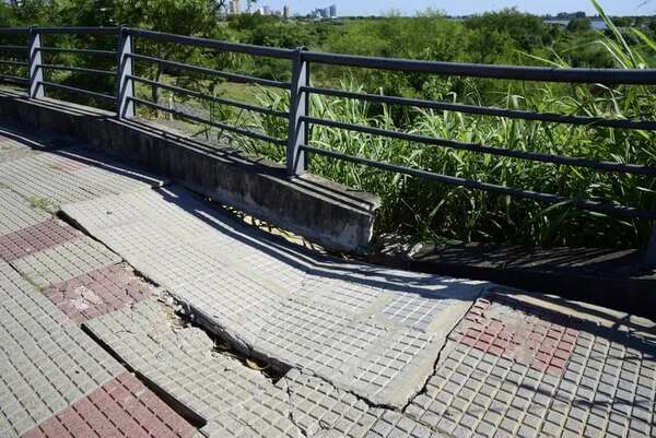Costanera de Asunción: otro hundimiento aparece y pone en peligro a transeúntes - Nacionales - ABC Color