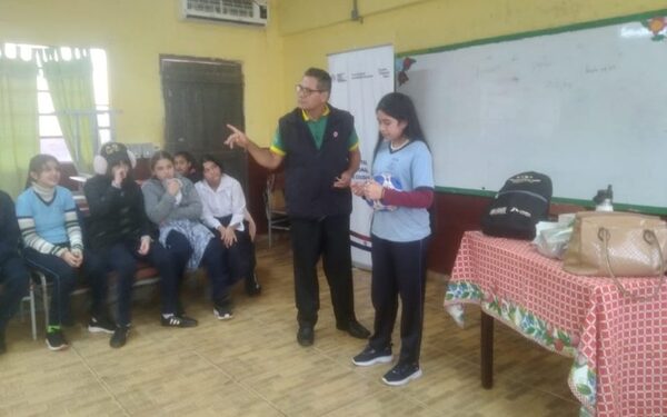 Adolescentes de Ciudad del Este reciben orientaciones para su bienestar