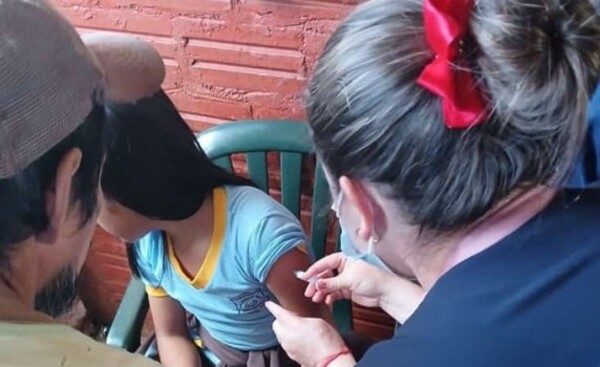 Asisten a familias de la comunidad indígena Puerto Barra en Naranjal