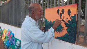 Ejemplo de superación: hombre pinta cuadros y los vende desde hace 4 décadas - trece