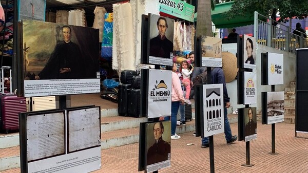 Conmemoran la independencia patria con una muestra fotográfica en Ciudad del Este