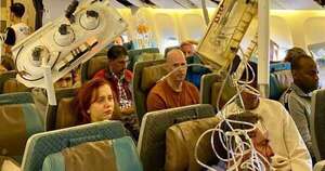 La Nación / Fuertes turbulencias causan un muerto en vuelo de Singapur
