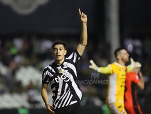 Versus / Libertad calma las aguas con una tremenda paliza a Nacional