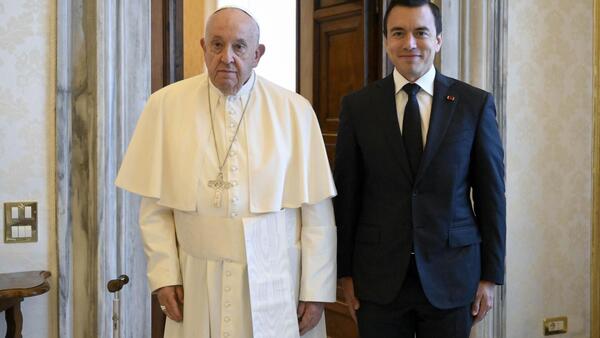 El Papa dice que "es necesario rezar por la paz en estos tiempos de guerra mundial"