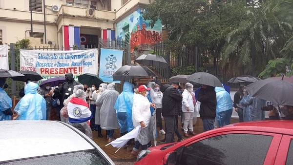 Enfermeros se movilizan exigiendo mejores condiciones laborales