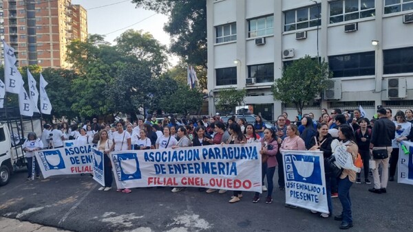 Gremio de Enfermería se moviliza para exigir mejores condiciones laborales