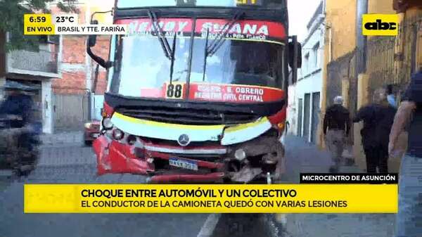 Microcentro: Un herido tras choque entre bus y camioneta - ABC Noticias - ABC Color