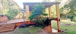 Desastrosa condición de sanitario en patio de comida de ex Oasis CDE - La Clave