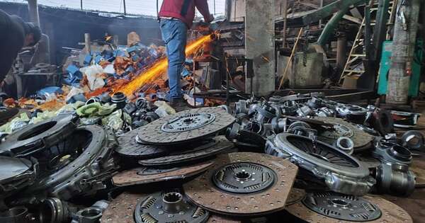 Diario HOY | Destruyen repuestos falsificados para camiones incautados en allanamiento