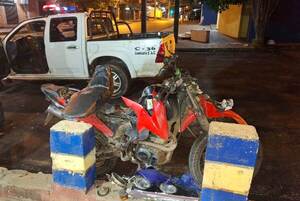 Motociclista muere en accidente y Fiscalía busca a sus familiares - trece