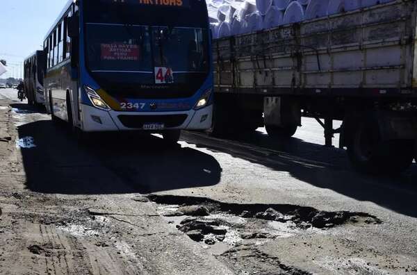 Comienzan a reparar desastroso carril exclusivo de buses en la ruta PY03 - Economía - ABC Color