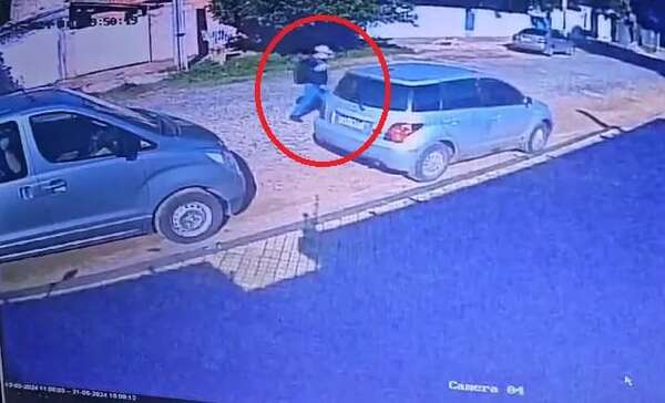 Video: roban un vehículo en barrio Ycuá Satí - Policiales - ABC Color