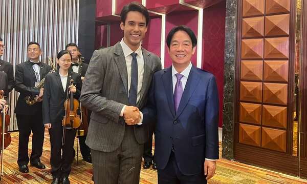 ¡El paraguayo-taiwanés Kevin Tai fue presentador del banquete estatal de la toma de posesión del presidente de Taiwán! - Gente - ABC Color