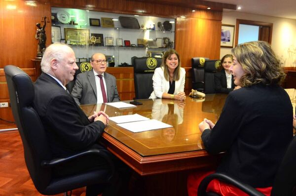CSJ e IPPDH renuevan convenio para el fortalecimiento de la institucionalidad y la gestión pública paraguaya y regional