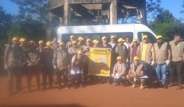 Funcionarios Senepa para frenar posible brote de dengue, realizan trabajos de bloqueo en San José - Noticiero Paraguay