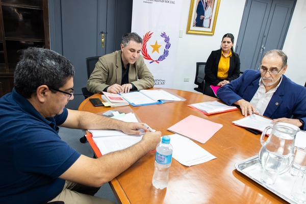 Conasam avanza en los preparativos para analizar reajuste del salario mínimo - .::Agencia IP::.