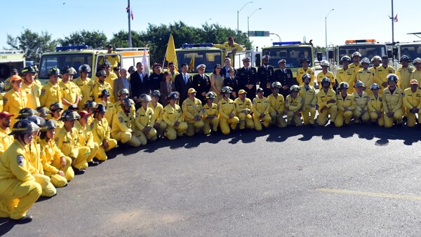 Tras 45 años, bomberos voluntarios renuevan sus equipos de combate contra incendios