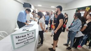 Becarios de Caazapá recibirán segundo desembolso de Yacyretá - .::Agencia IP::.