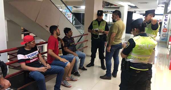 La Nación / Denuncian sospechoso asalto y robo de USD 5.000 a comercio de CDE