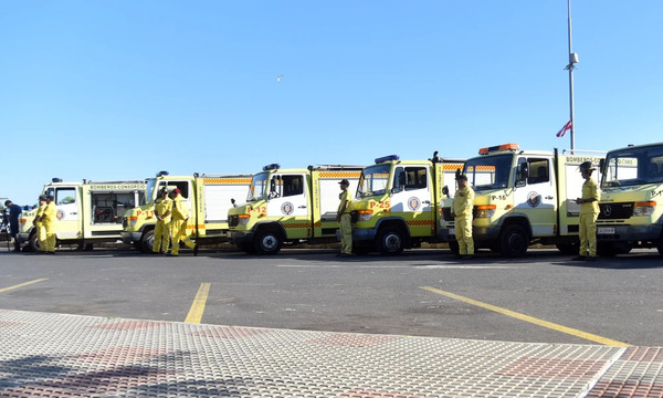 Bomberos voluntarios renuevan sus equipos de combate contra incendios tras 45 años - OviedoPress