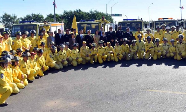 Tras 45 años, bomberos voluntarios renuevan sus equipos de combate contra incendios – Prensa 5