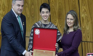 La artista Aye Alfonso recibe premio de Diputados y anticipa sorpresas en Factor X - OviedoPress