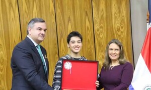 Aye Alfonso recibe premio de Diputados y anticipa sorpresas en Factor X – Prensa 5
