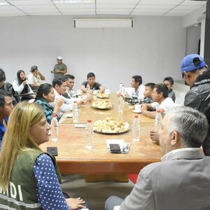 SEN se compromete a brindar asistencia a familias indígenas - trece