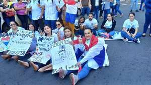 Ministra de Salud no recibió a enfermeras movilizadas este miércoles - Nacionales - ABC Color
