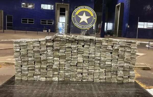 Cae paraguayo con casi 350 kilos de marihuana en el Puente de la Amistad - ABC en el Este - ABC Color
