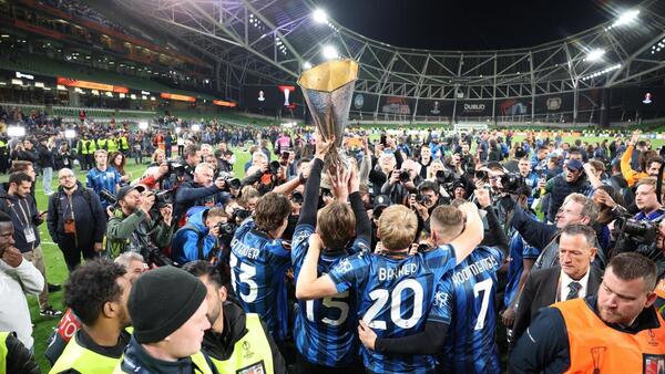 Bérgamo se echa a las calles para celebrar el título del Atalanta