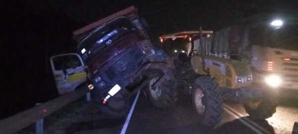 APARATOSA COLISIÓN DEJÓ DAÑOS MATERIALES SOBRE RUTA PY01 - Itapúa Noticias