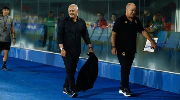 Versus / "Chiqui" habla del arbitraje y cree que Ojeda cortó mucho cuando Cerro se puso arriba