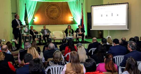 La Nación / Sistema financiero va por buen camino, dijo ministro