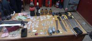 Tras gresca, incautan drogas, puñales, celulares y hasta bebidas en el CERESO
