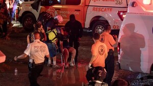 Nueve muertos y 50 heridos al colapsar escenario durante mitin de candidato presidencial