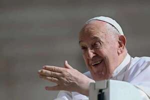 El papa bromea con los cirujanos de Pitanguy: “Mi sonrisa es natural, no retocada” - Mundo - ABC Color