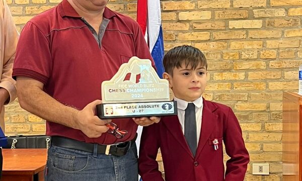 Reconocen a ajedrecista esteño, vicecampeón internacional