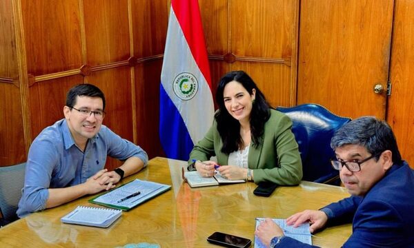 Gobernador se reúne con ministra de Obras Públicas